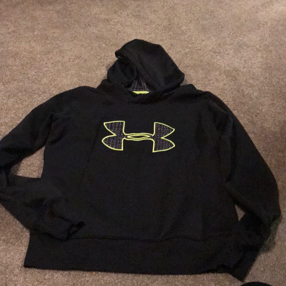 Under armour semi fitted hoodie!